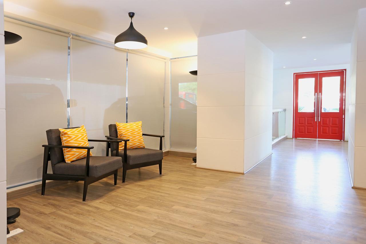 Oyo Townhouse 015 Lajpat Nagar Hotel New Delhi Exterior photo